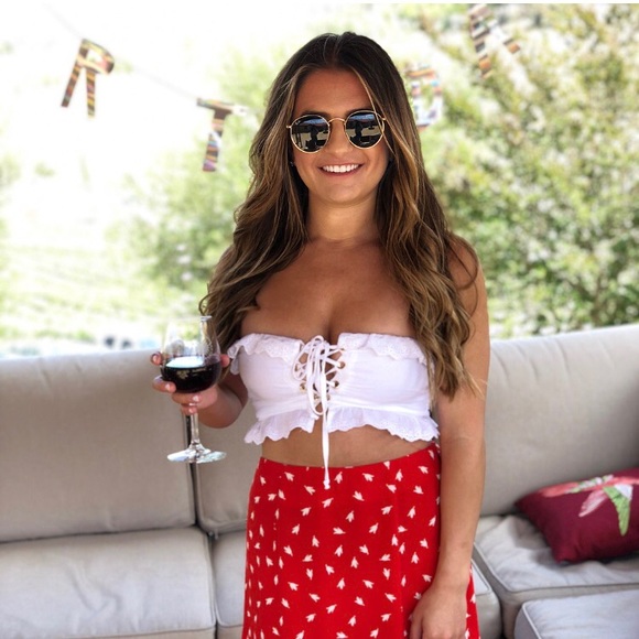 Meet your Posher, Courtney - Picture 2 of 2